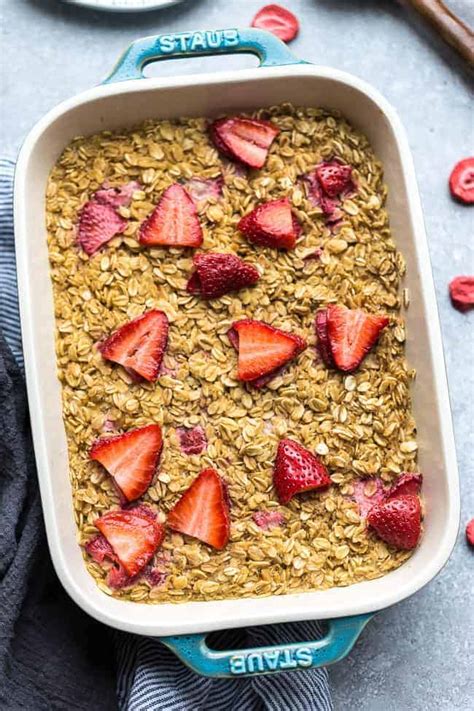 strawberry-baked-oatmeal-healthy-delicious image