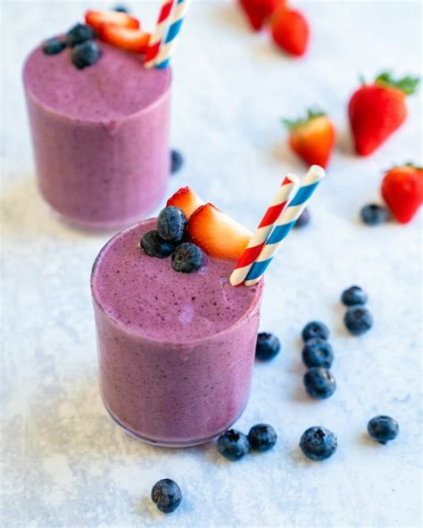 perfect-strawberry-blueberry-smoothie-a image