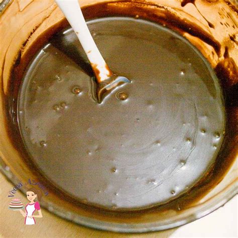 chocolate-ganache-cake-moist-simple-and-easy image