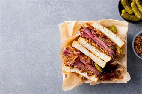 what-can-you-put-on-a-roast-beef-sandwich-livestrong image