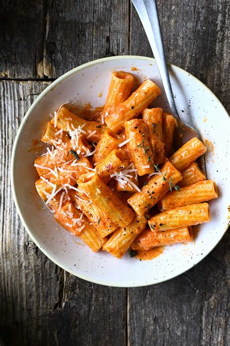 creamy-roasted-pepper-and-sun-dried-tomato-pasta image