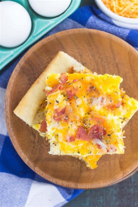 easy-breakfast-pizza-recipe-with-eggs-bacon image