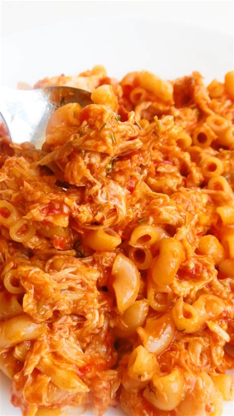 10-minute-healthy-macaroni-with-chicken-one-pan image
