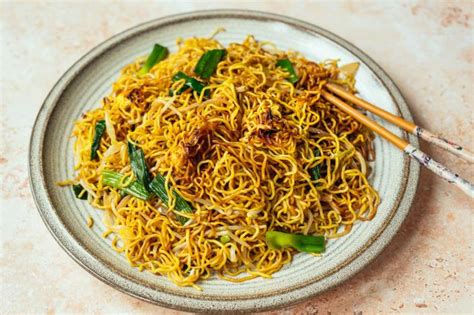 easy-crispy-cantonese-chow-mein-food-network-canada image