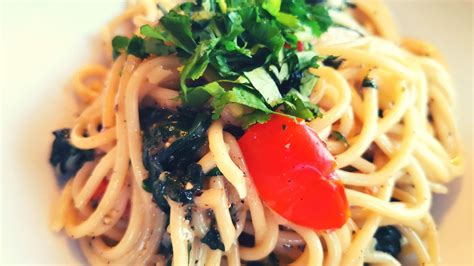 vegetarian-spinach-carbonara-with-spinach-and-italian image