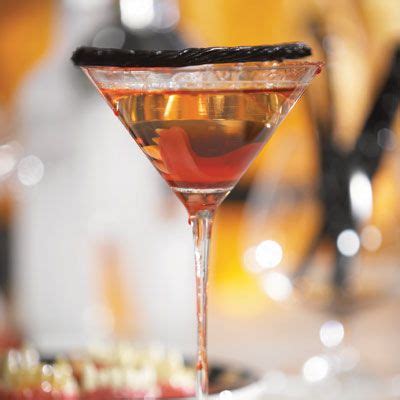 vampire-kiss-martini-cocktails-halloween image
