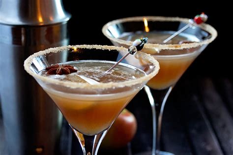 caramel-apple-martini-with-homemade-apple-cider image
