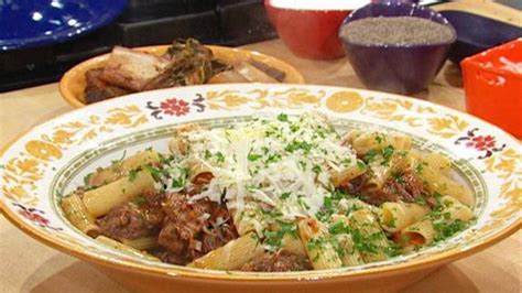short-ribs-in-red-sauce-with-rigatoni-rachael-ray-show image