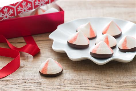 chocolate-dipped-peppermint-meringues-get-cracking image