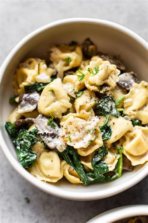 creamy-tortellini-with-spinach-and-mushrooms-one image