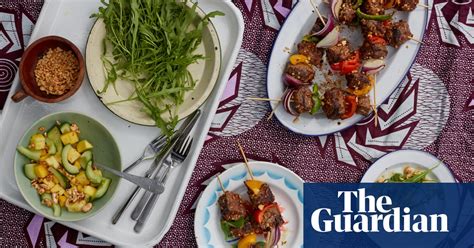 a-recipe-for-ghanaian-chichinga-beef-kebab-with-a-bright-tropical image