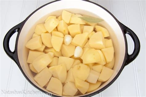 potatoes-in-alfredo-sauce-natashaskitchencom image
