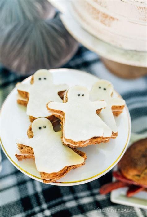 halloween-sandwiches-and-spooky-bakyard-party-this image