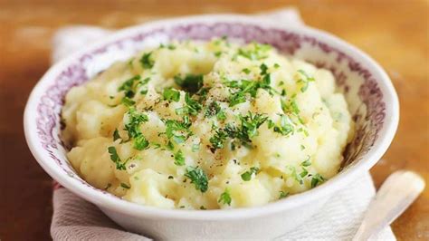 garlicky-mashed-potatoes-recipe-rachael-ray-show image