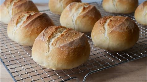 baking-german-bread-rolls-recipe-eng-subs image
