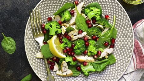 chicken-spinach-salad-with-pomegranate-wide-open image