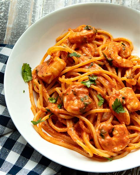 spaghetti-with-shrimp-in-creamy-tomato-sauce-italian image