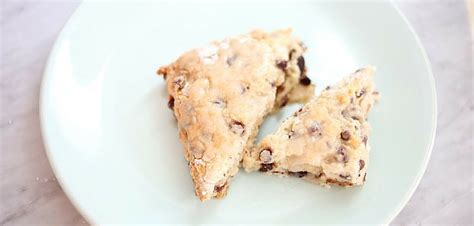 maple-chocolate-chip-mini-scones-splendry image