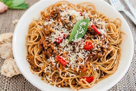 healthy-spaghetti-bolognese-the-healthy-mummy image