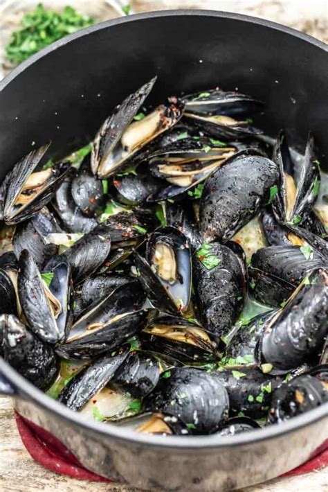 steamed-mussels-in-white-wine-broth-the image