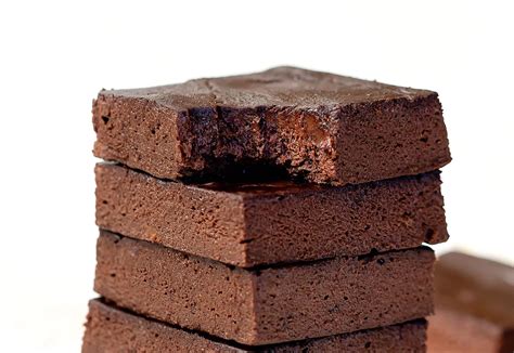 3-ingredient-healthy-brownies-no-flour-butter-oil image