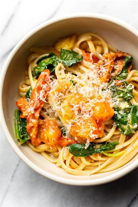 fresh-spinach-and-tomato-pasta-salt-lavender image