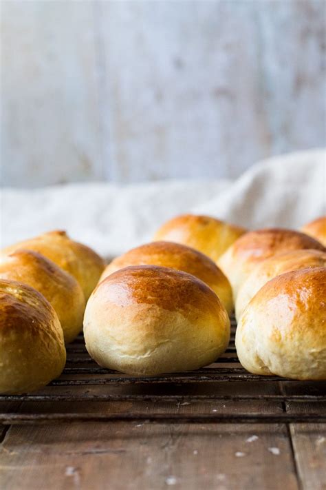 homemade-sweet-rolls-basic-bun-recipe-boller image
