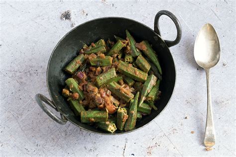 sri-lankan-okra-curry-cook-veggielicious image