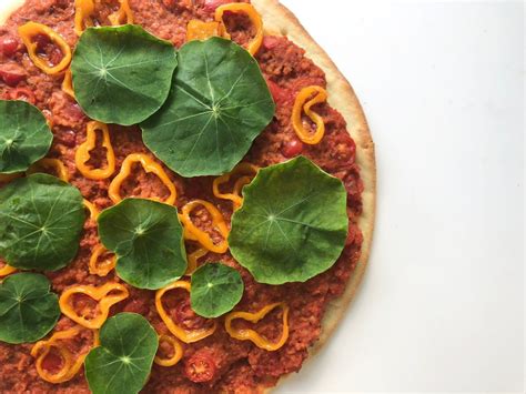 nasturtium-leaf-pizza-funkyfoods image