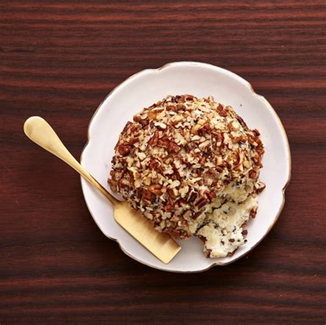 french-onion-and-gruyere-cheese-ball-chatelaine image