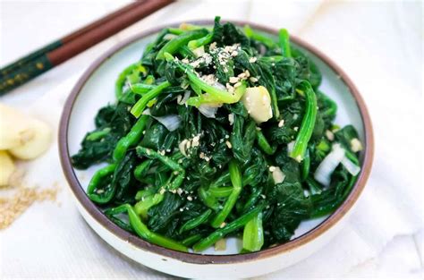 korean-spinach-side-dish-sigeumchi-namul-futuredish image