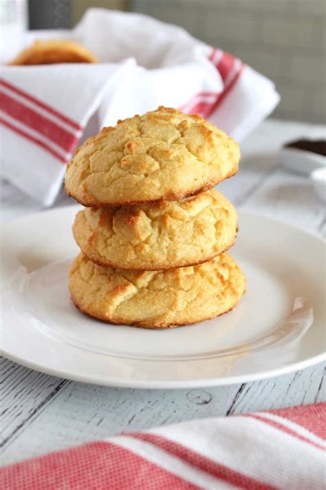 southern-style-fluffy-paleo-biscuits-keto-low-carb image