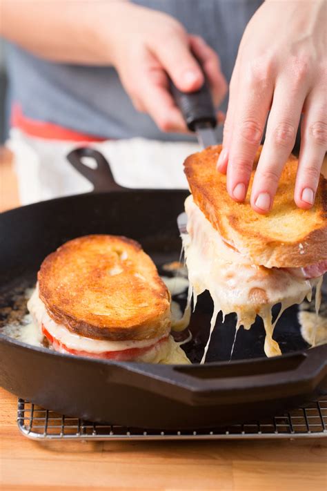how-to-make-the-best-tomato-grilled-cheese-sandwich image