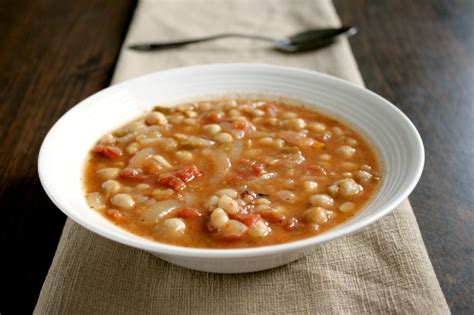 turkish-bean-and-vegetable-soup-sel-et-sucre image