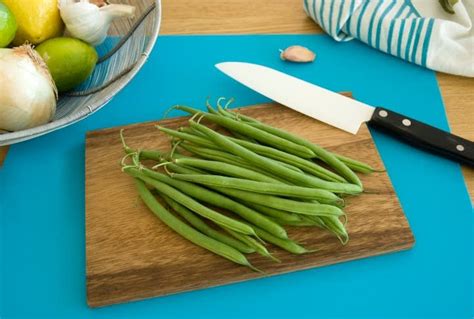 green-beans-with-lemon-garlic-and-parmigiano-gremolata image
