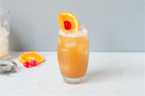 planters-punch-rum-cocktail-recipe-the-spruce-eats image