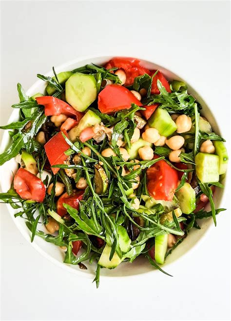 tomato-arugula-chickpea-salad-healthy-lunch image