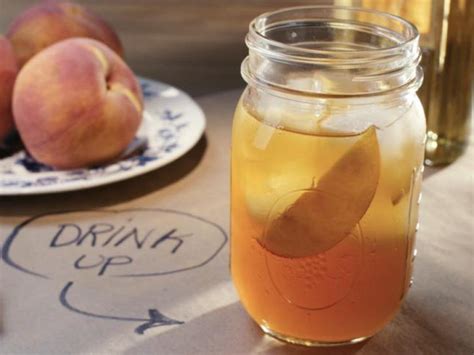 peach-texas-tea-recipe-tiffani-thiessen-cooking-channel image