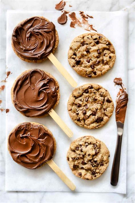 chocolate-chip-sandwich-cookie-pops-with-nutella image