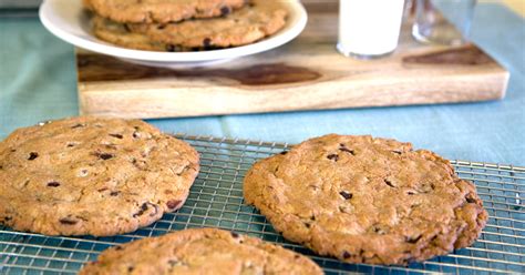 recipe-ben-jerrys-giant-chocolate-chip-cookies image