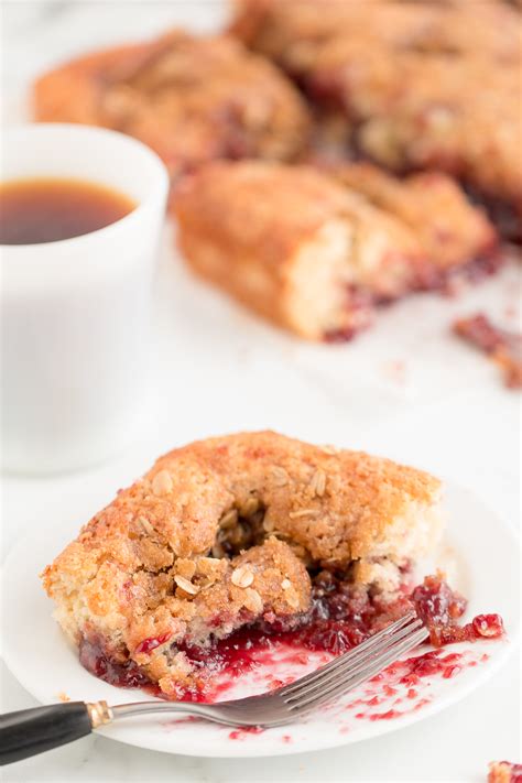 raspberry-streusel-coffee-cake-made-to-be-a-momma image