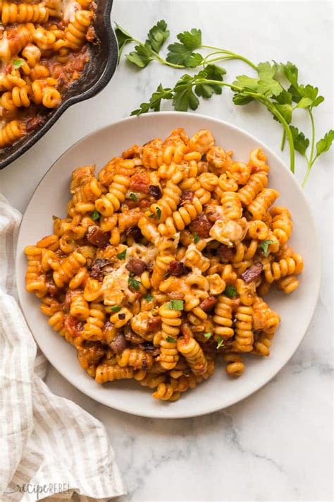 one-pot-bbq-chicken-pasta-with-bacon-the image