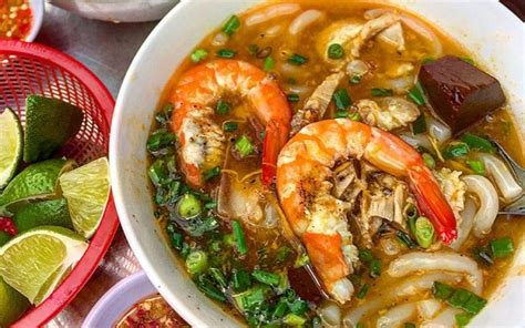 the-best-vietnamese-thick-noodle-soup-banh-canh image