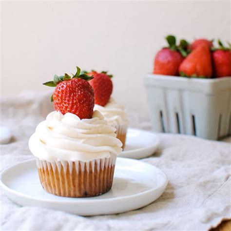 strawberry-cupcakes-with-vanilla-buttercream-frosting image
