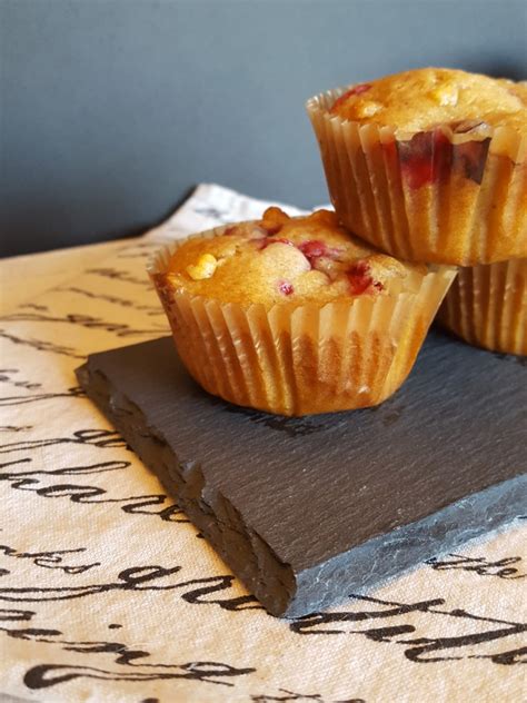 cranberry-white-chocolate-muffins-fix-me-a-little image