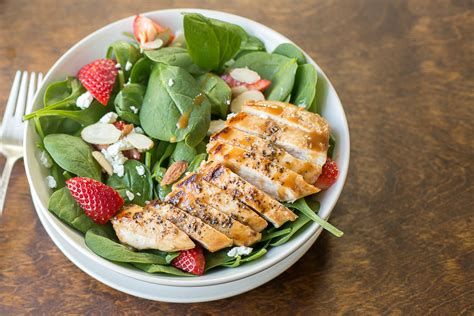 balsamic-chicken-and-spinach-salad-cook-smarts image