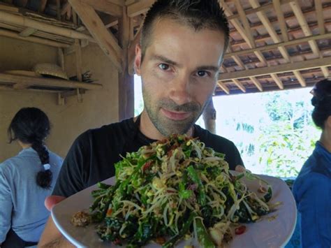 vegetarian-recipe-for-indonesian-sayur-urap-salad image
