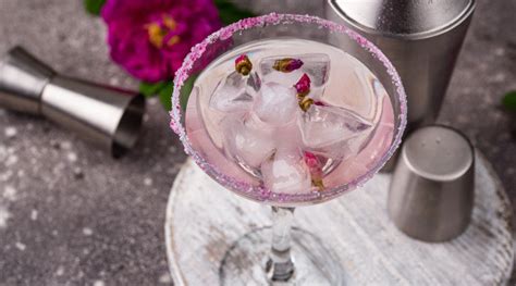 15-best-cocktails-with-rose-water-alcohol-and-alcohol image