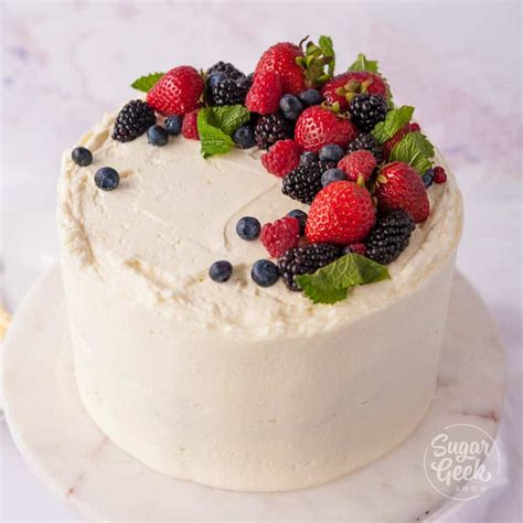 berry-chantilly-cake-with-mascarpone image