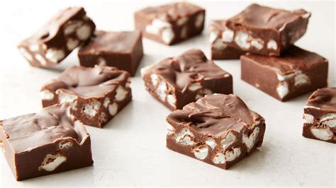 easy-chocolate-marshmallow-fudge image